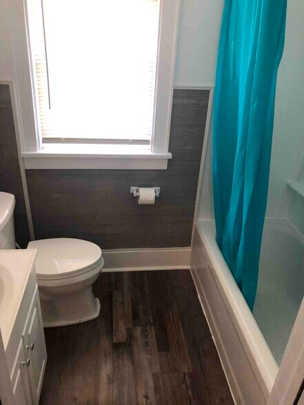 Building Photo - 2028 Oregon Ave