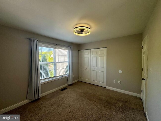 Building Photo - 526 Lancaster Pl