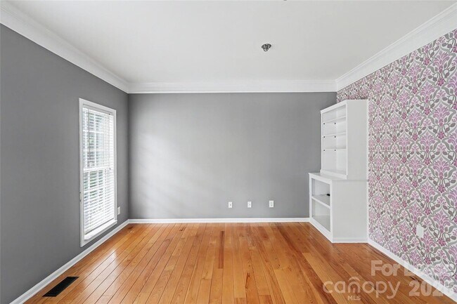 Building Photo - 16922 Laureate Rd