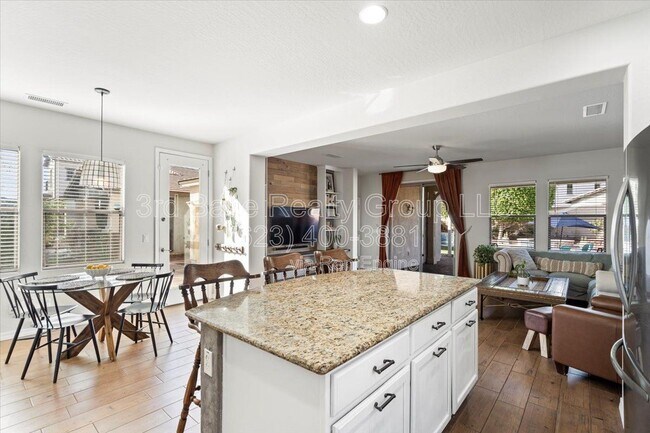 Building Photo - 21072 W Maiden Ln