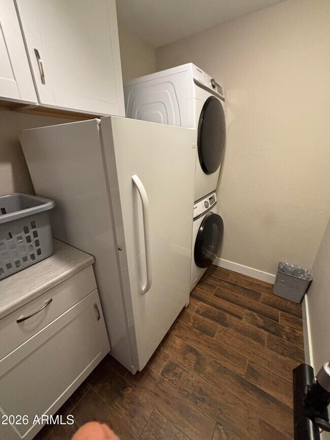 Building Photo - 2041 E Marquette Dr