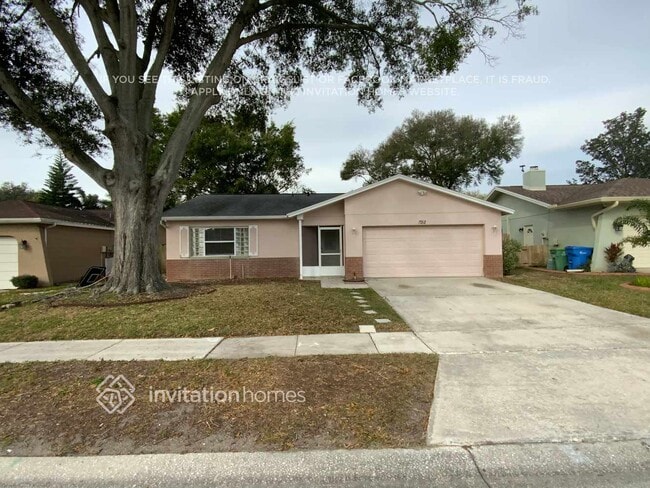 Building Photo - 1752 E Groveleaf Ave