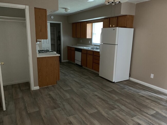 Building Photo - 2 bedroom 1 bath