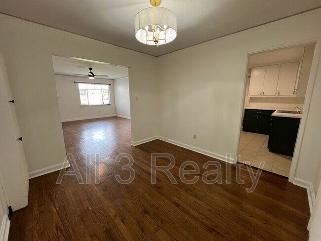 Building Photo - 1308 Federal Dr