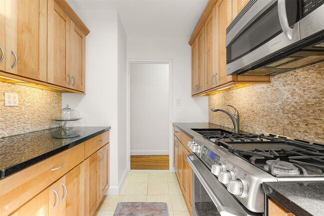 Building Photo - 72-10 112th St