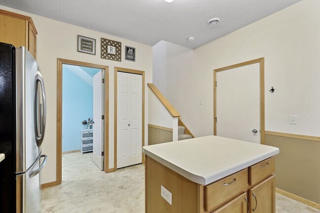Building Photo - Amenity-Packed Bailey’s Arbor Townhome — Available June 1!