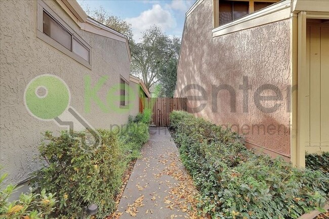 Building Photo - 2692 Bradford Way