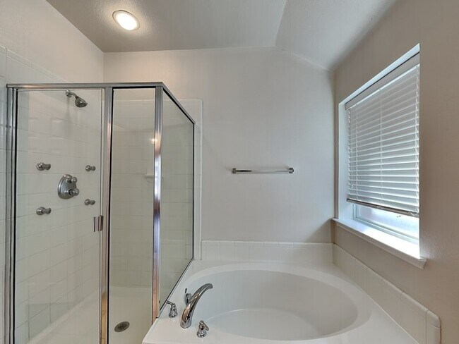 Building Photo - 9100 Lockhart Dr