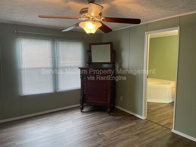 Building Photo - 9840 Redland Rd