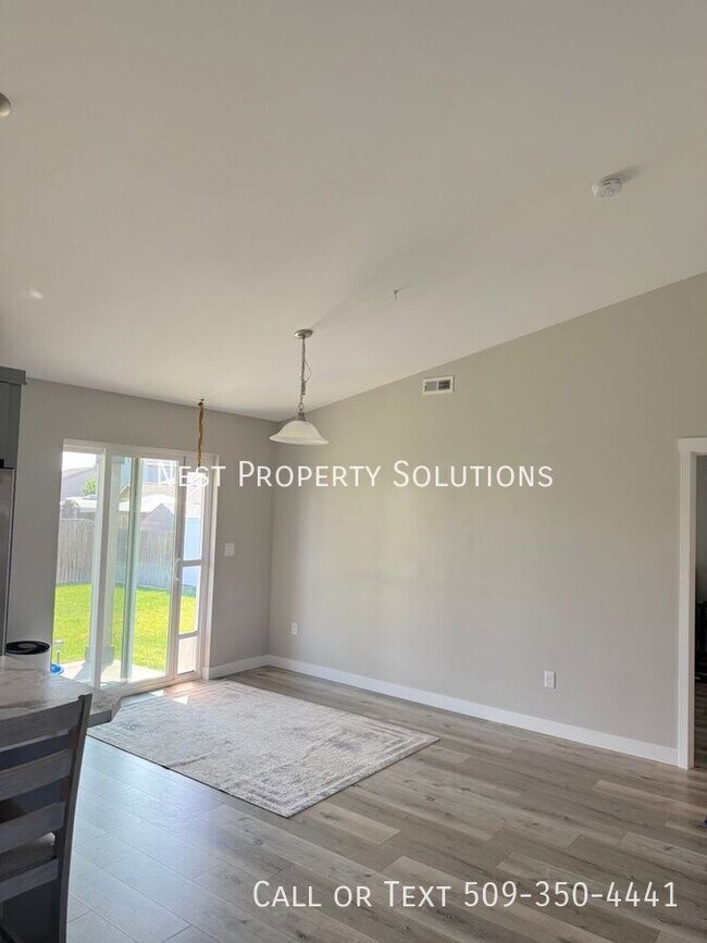 Building Photo - 551 Battery Dr