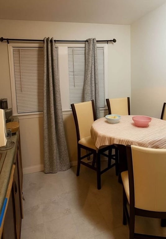 Building Photo - 27 Quimby St