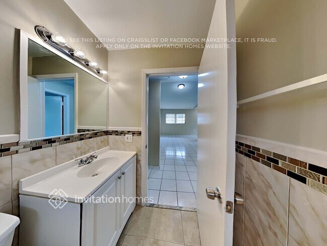 Building Photo - 2579 W 70th St