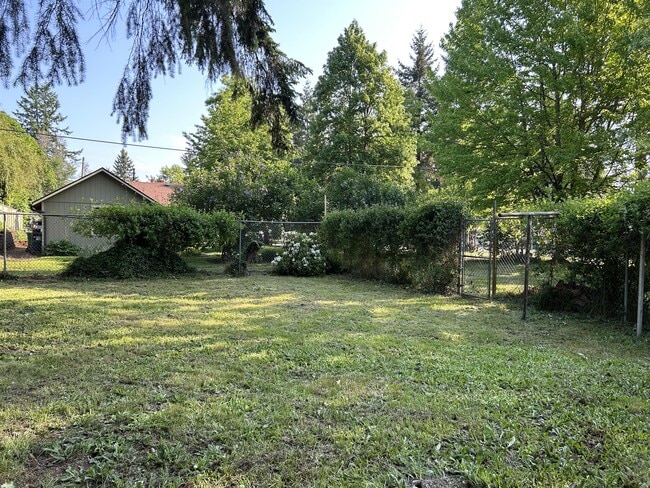 Building Photo - 1838 10th Ave SE