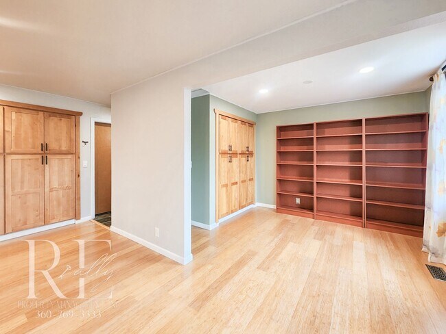 Building Photo - Modern Elegance Meets Tranquil Lakeside Living On Osprey Circle