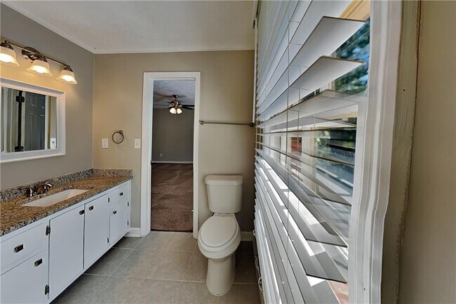 Building Photo - 3940 Camrose Pl
