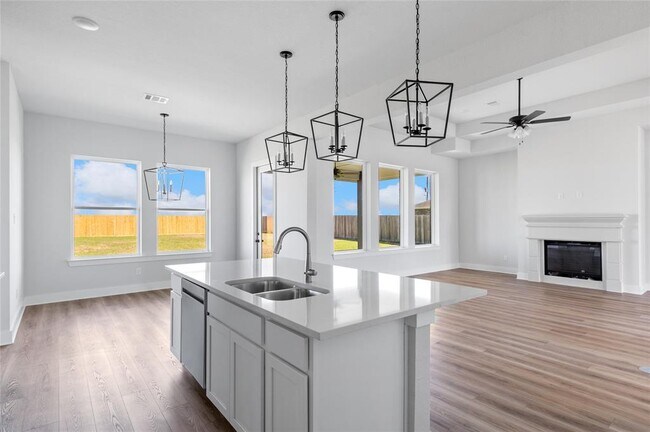 Building Photo - 3511 Palm Crest Dr