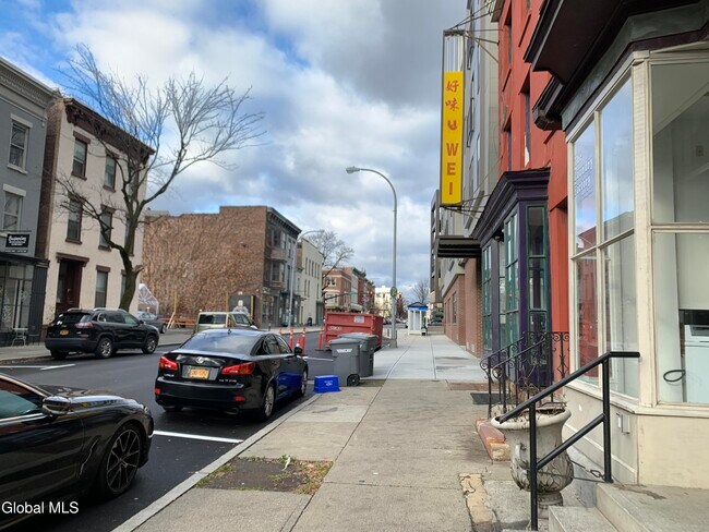 Building Photo - 150 4th St