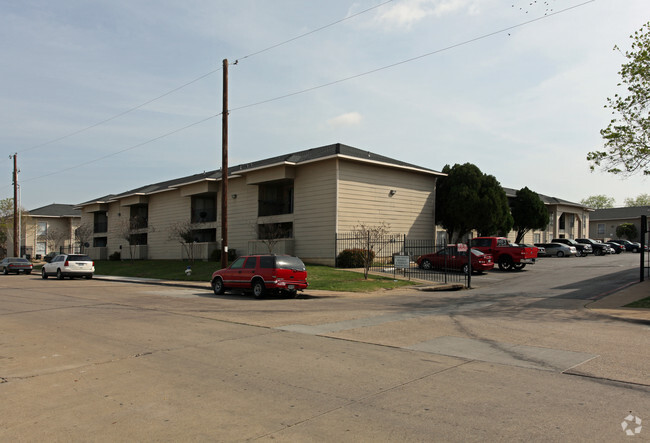 Primary Photo - Spanish Garden Apartments