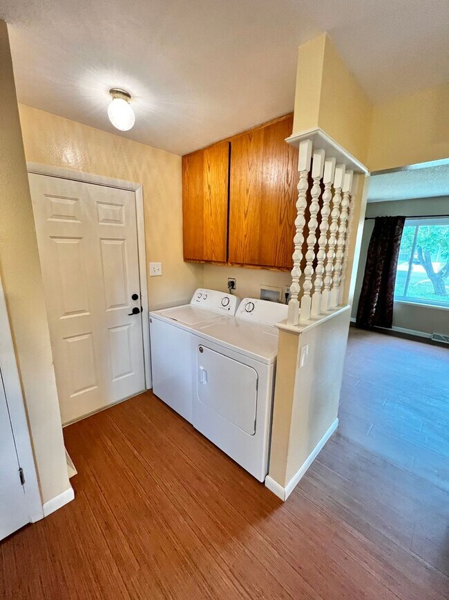 Building Photo - Adorable 3 bed 1 bath home in Fort Collins!