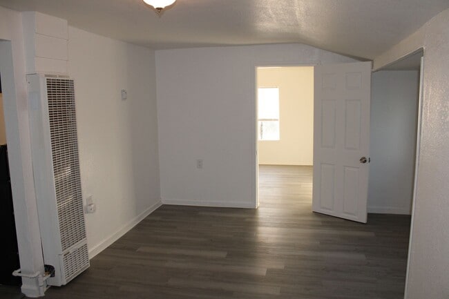 Building Photo - 1 Bedroom, 1 Bathroom House in Antioch with Washer/Dryer Hookup