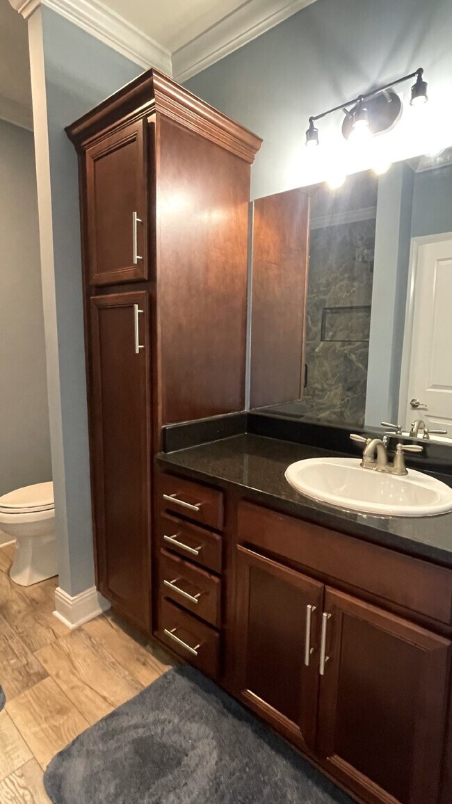 Building Photo - Germantown Gem!