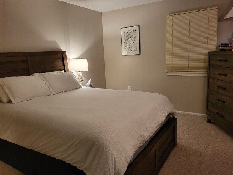 Bedroom - 335 Glendale Ave