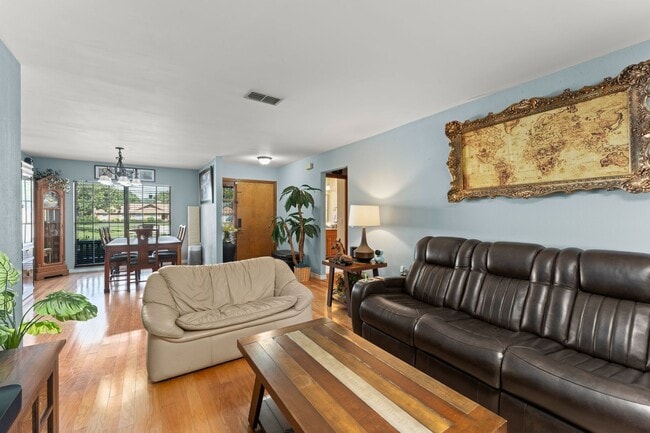 Building Photo - 1341 S Ridge Lake Cir