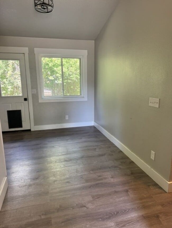 Building Photo - Well-Maintained 3-bedroom, 2-bath home with a 2-car garage