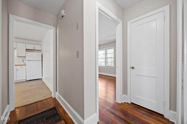 Building Photo - 1208 S 9th St