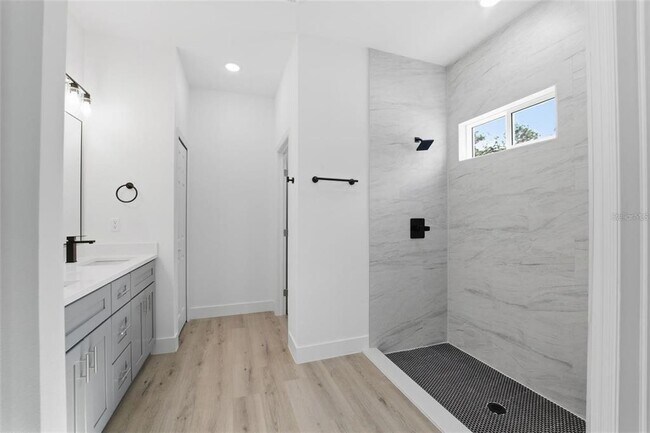 Building Photo - 2275 W Linden Dr