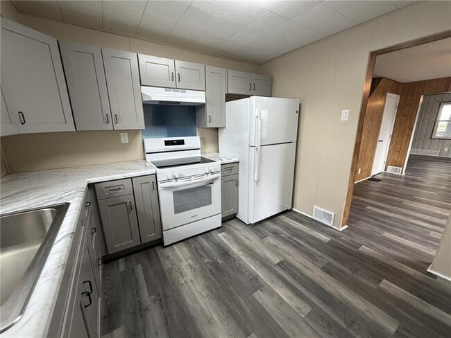 Building Photo - 1154 Eisenhower Dr