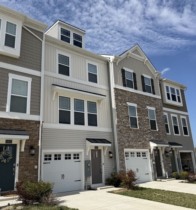 Building Photo - Plantation Lakes a golf community with numerous amenities for residents to enjoy.