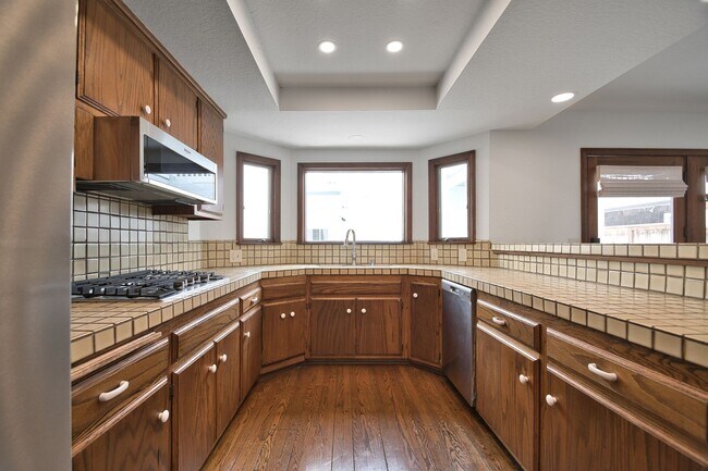 Building Photo - 472 36th St
