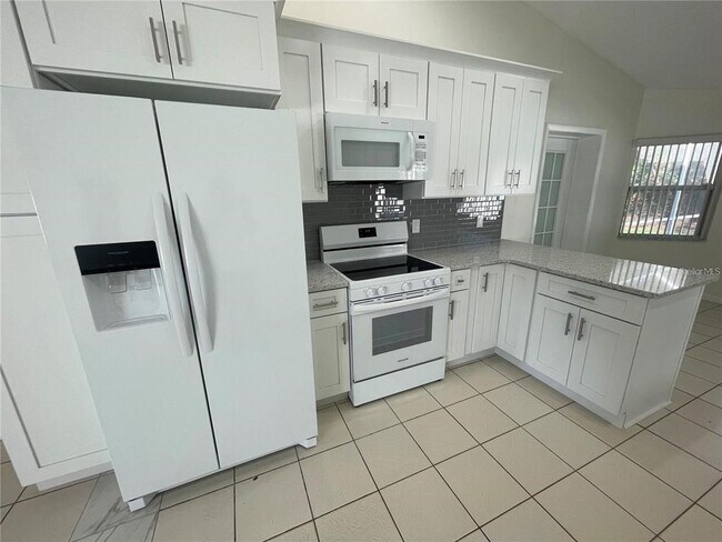 Building Photo - 9 Birchwood Pl
