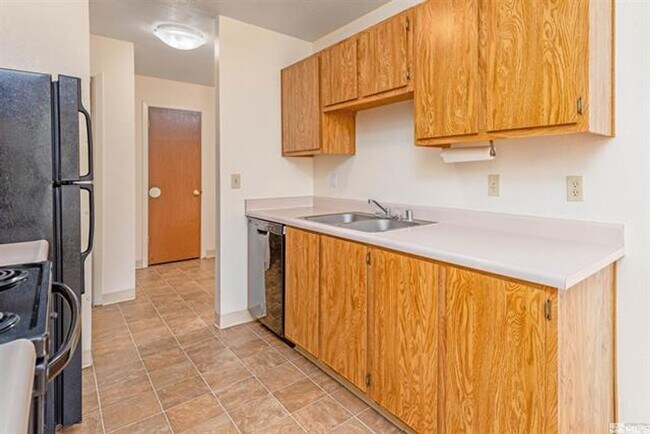 Building Photo - Great 1 bedroom condo just off Clear Acre Lane