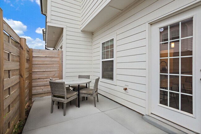 Building Photo - 2548 Hanford Ave