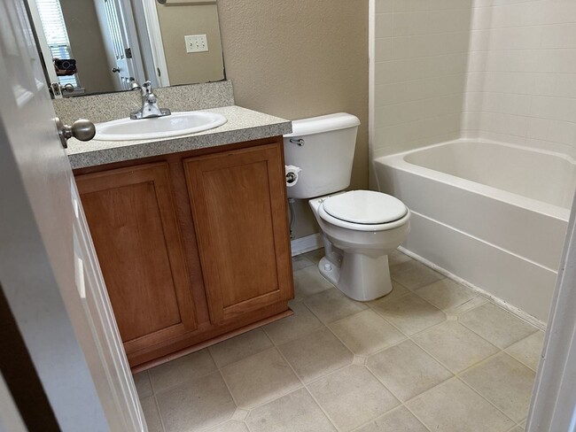 Building Photo - 495 Canyon Oak Loop