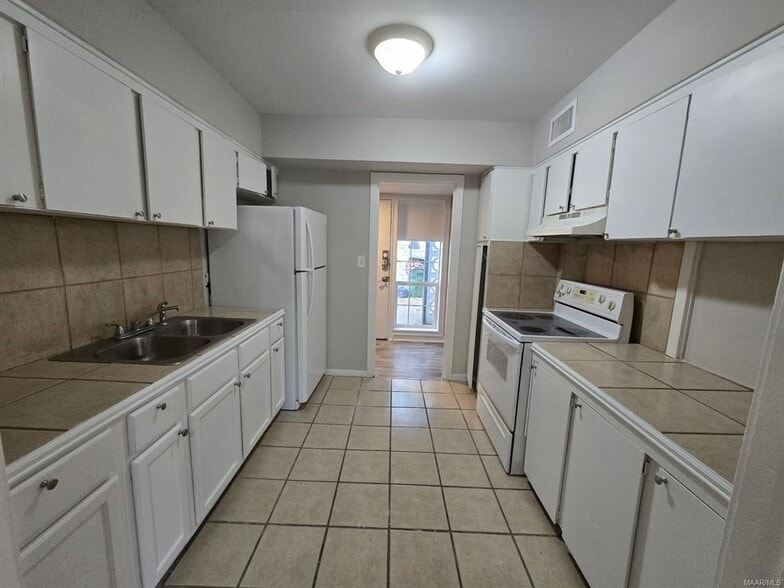 Building Photo - 3723 Wesley Dr