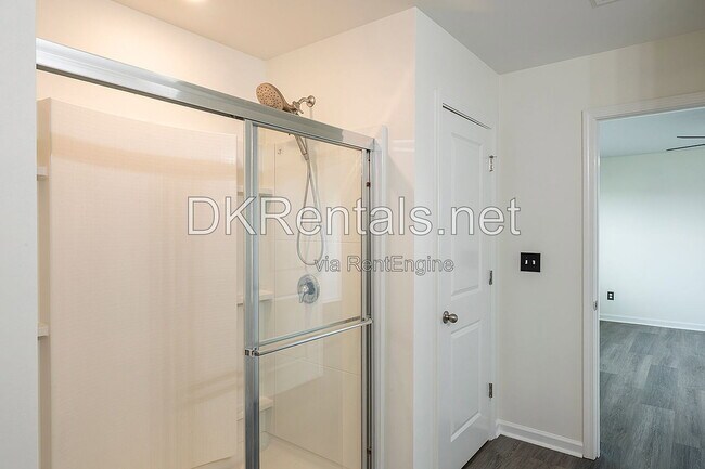 Building Photo - 126 Verona Dr NW