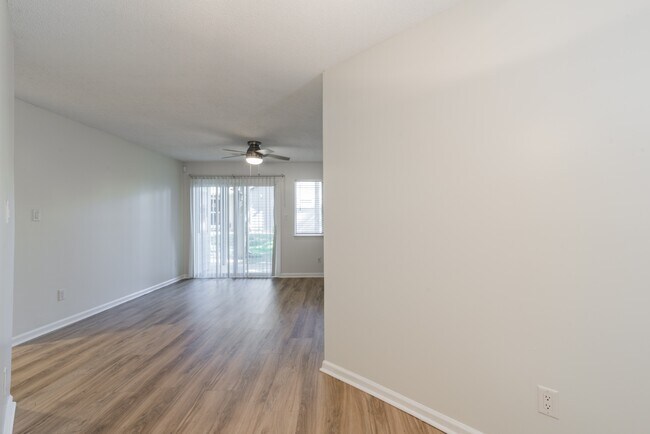 Building Photo - 2539 Stockbridge Dr