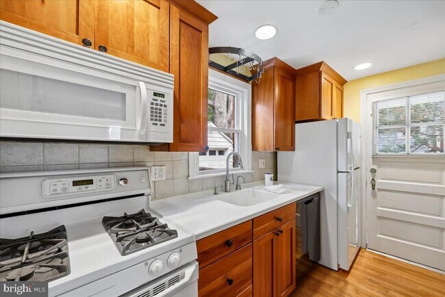 Building Photo - 4525 N Chelsea Ln