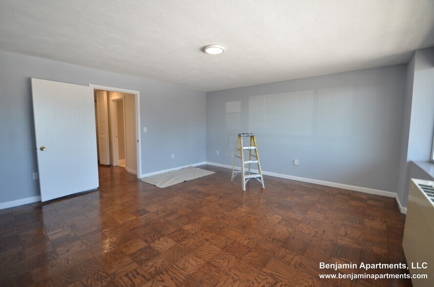 Building Photo - 77 Monmouth St