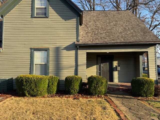 Apartment entry - 1327 Parrett St