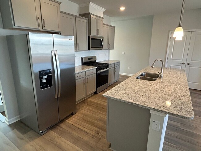 Building Photo - NEW 4 bed/3.5 bath townhome for rent in Apex