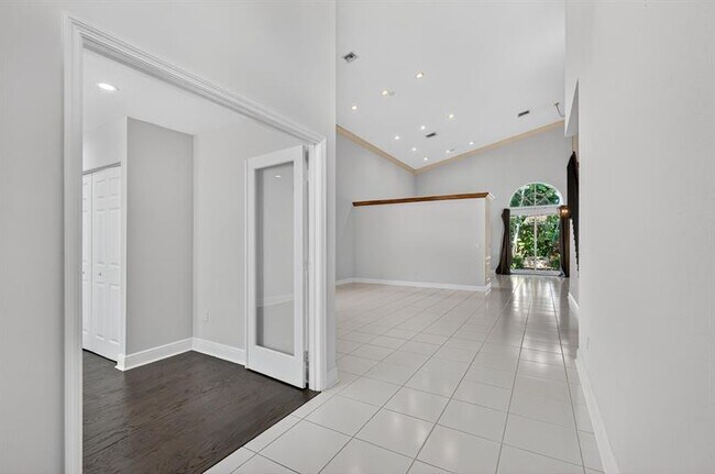 Building Photo - 6249 NW 78th Manor