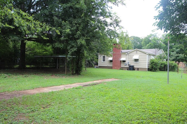 Building Photo - New On The Market with GREAT FEATURES!  Large 3 Bedroom PLUS Den!!