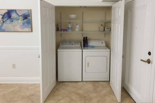 Building Photo - 801 S Ocean Dr