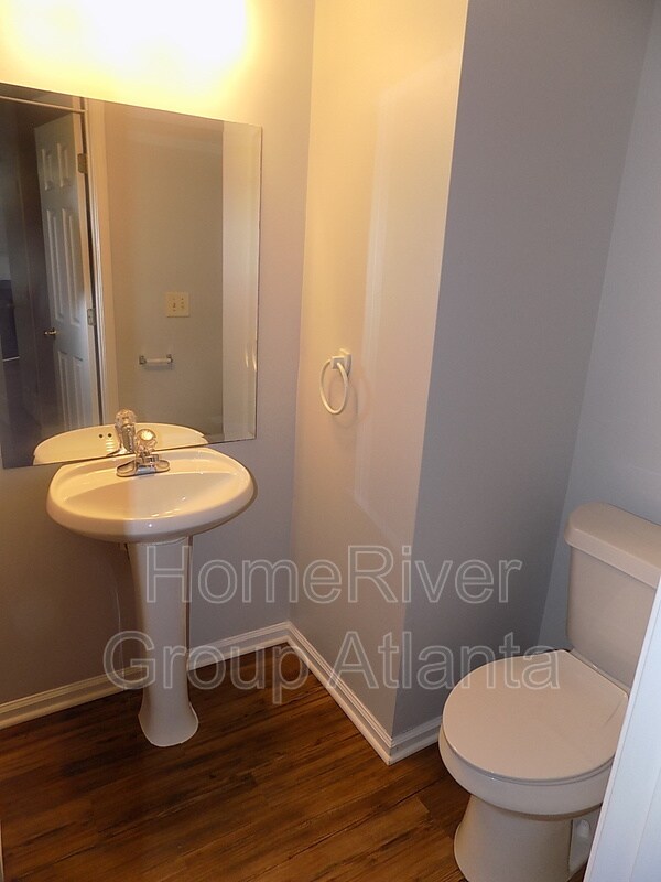 Building Photo - 460 Springbottom Ct SE