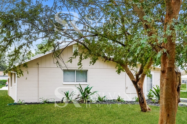 Building Photo - The living is easy in this 3 bedroom, 2 bathroom home!