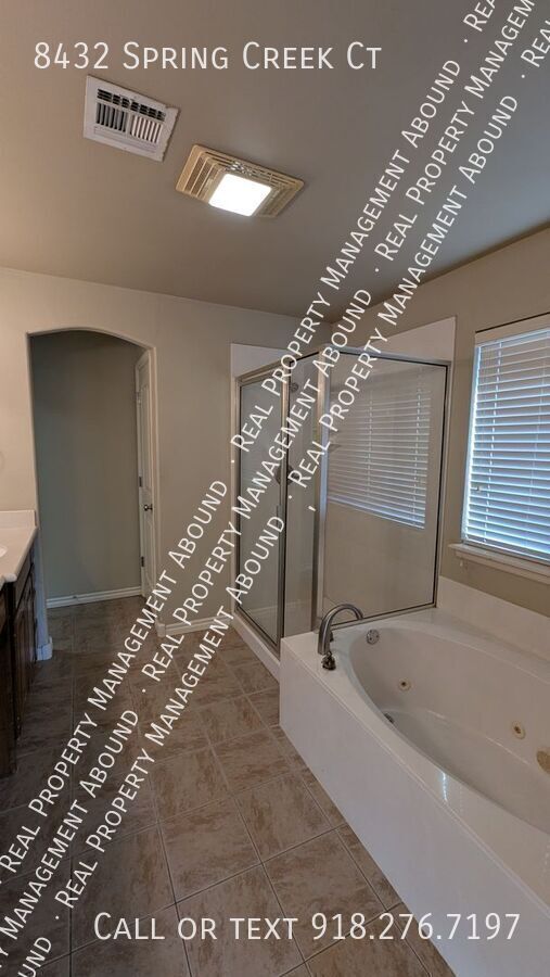 Building Photo - 8432 Spring Creek Ct